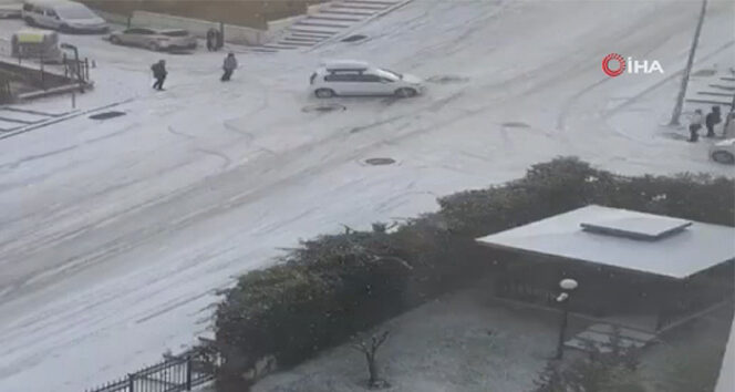 Başkent’te yağan kar sokakları buz pateni pistine çevirdi