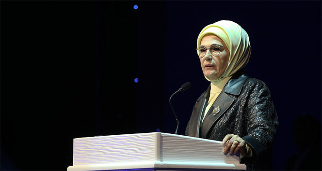 Emine Erdoğan ‘Kalbe Dokunan İlmek’ sergisini ziyaret etti