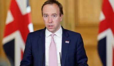 İngiltere Sağlık Bakanı: Yeni mutasyon kontrolden çıktı