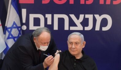 İsrail’de ilk Covid-19 aşısı canlı yayında Netanyahu’ya yapıldı