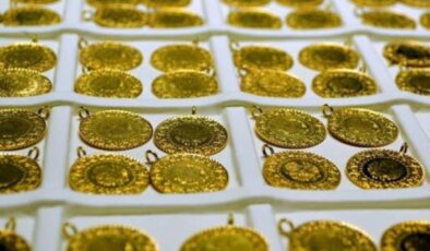 Güne düşüşle başlayan altının gram fiyatı 422 liradan işlem görüyor
