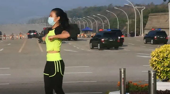 Myanmar’da bir kadın, aerobik videosu çekerken tesadüfen darbeyi kaydetti