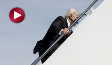 ABD Başkanı Joe Biden uçağa binerken 3 kez üst üste düştü
