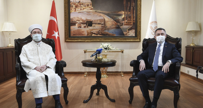 Cumhurbaşkanı Yardımcısı Oktay’dan Diyanet İşleri Başkanı Erbaş’a geçmiş olsun ziyareti
