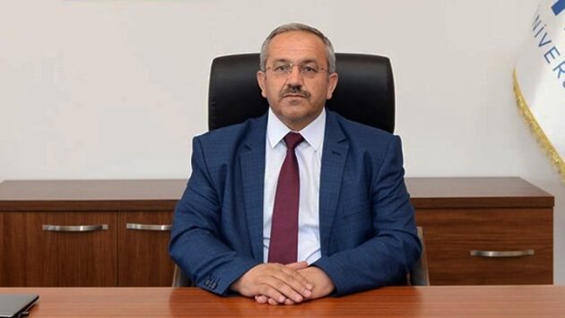 Hitit Üniversitesi Mimarlık Fakültesi dekanlığına ilahiyat profesörü atandı