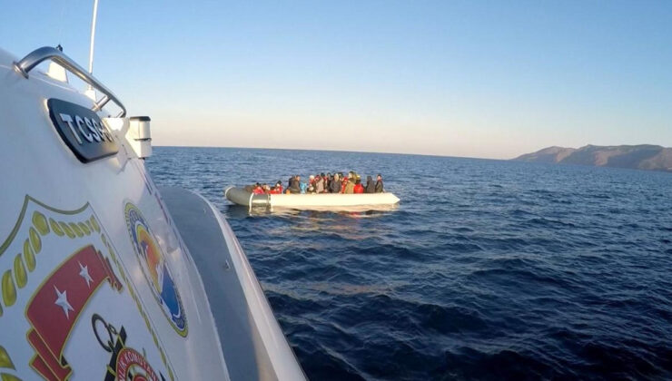 Yunanistan’ın ölüme terk ettiği kaçak göçmenleri Sahil Güvenlik kurtardı