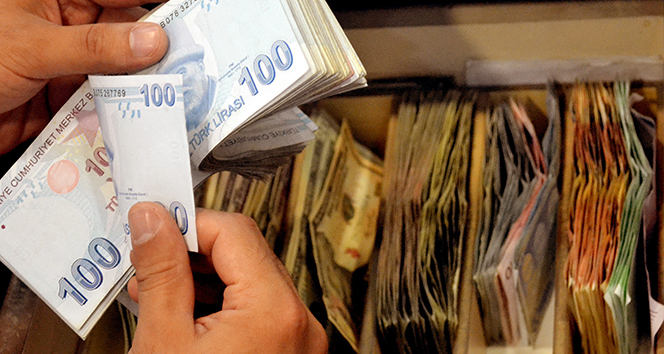 Emeklilere bayram ikramiyesini bin 100 TL’ye çıkaran teklif kabul edildi