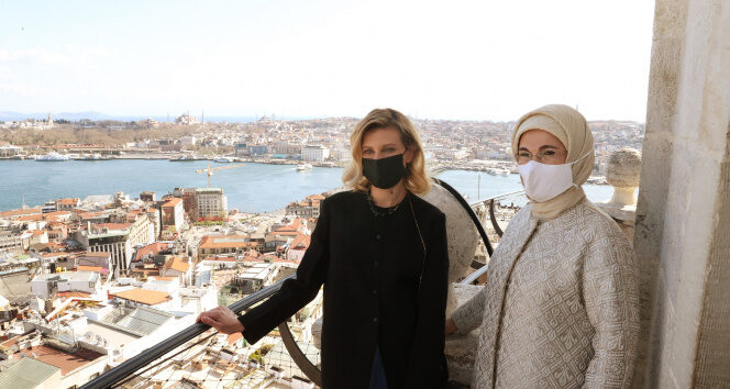 Emine Erdoğan, Ukrayna Devlet Başkanı Zelenskiy’nin eşi Olena Zelenska ile Galata Kulesi’ni ziyaret etti