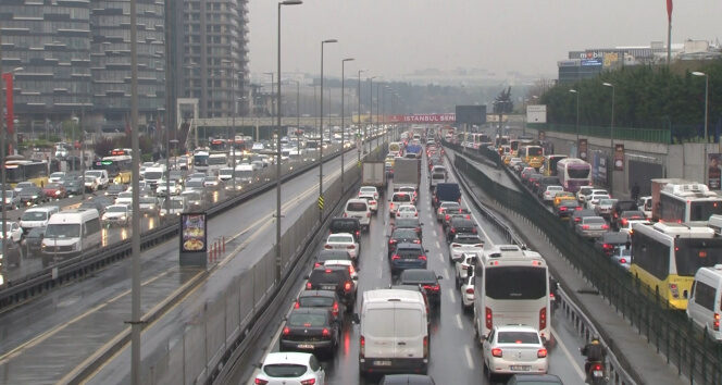 İstanbul’da trafik seviyesi yüzde 72’ye yükseldi