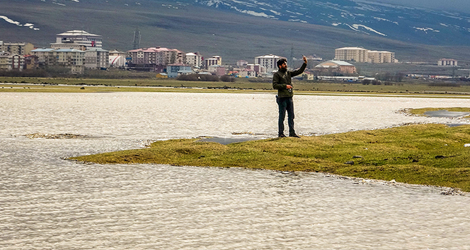 Kura Nehri taştı, tarım arazileri sular altında kaldı