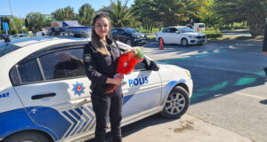 Görev başındaki kadın polislere Anneler Günü'nde duygulandıran süpriz