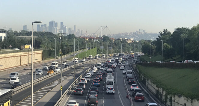 İstanbul’da trafik yoğunluğu yüzde 70 seviyesine ulaştı