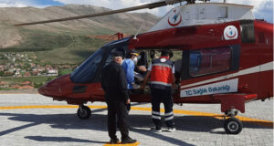 Kalp krizi geçiren ambulans helikopterle hastaneye kaldırıldı