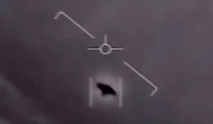 Çin'de üçgen şeklinde bir UFO'ya ait olduğu iddia edilen görüntüler tartışma yarattı