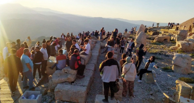 Nemrut Dağı’na turist akını