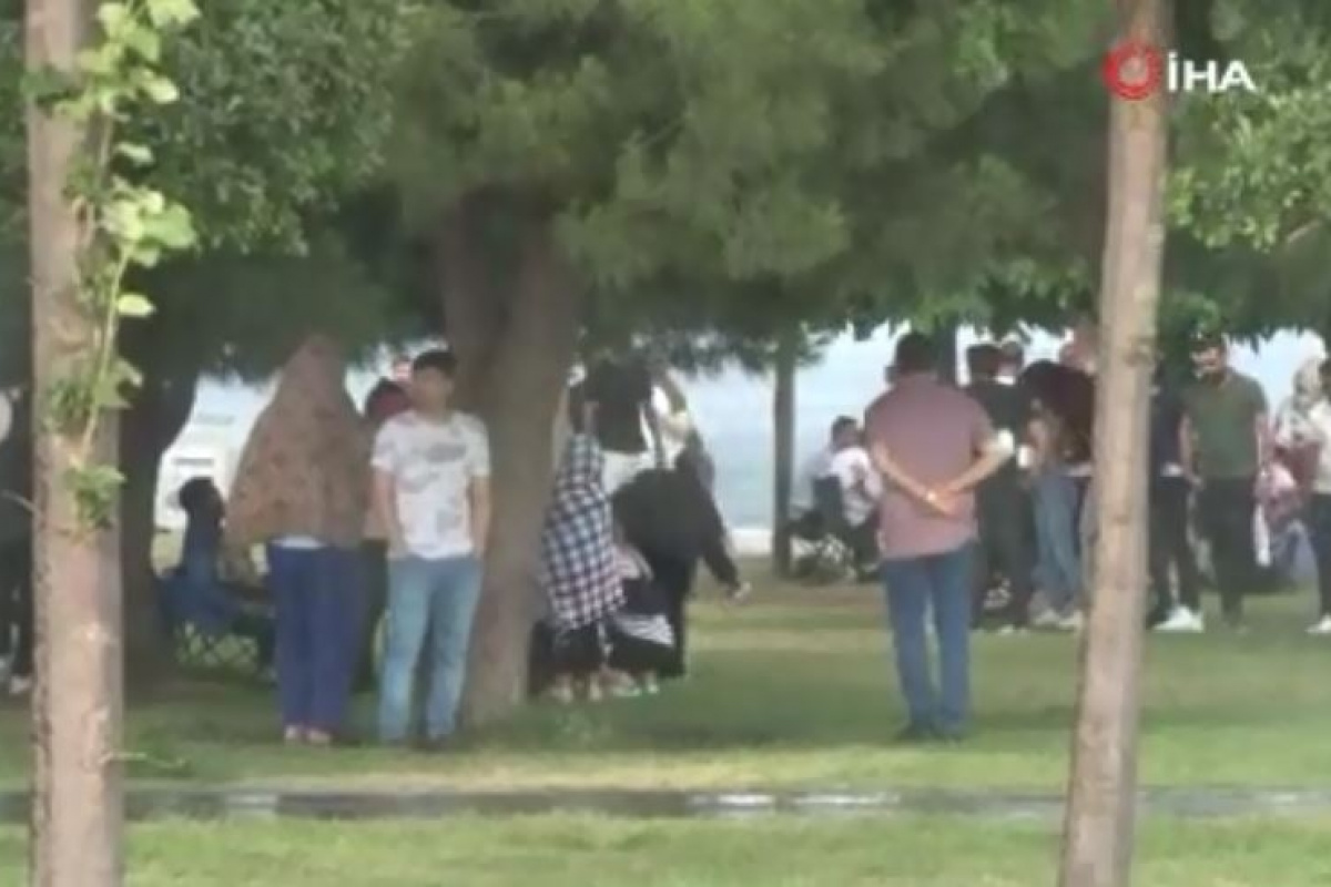 Bakırköy Sahili’nde piknikçiler yağmura yakalandı