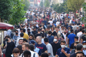 Bayram arifesinde Taksim’de yoğunluk