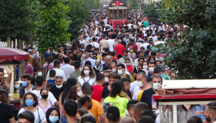 Bayramın son gününde Taksim’de yoğunluk oluştu