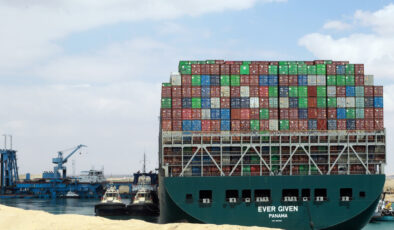 Süveyş Kanalını tıkayan Ever Given gemisi, 3 ayın ardından kanaldan ayrılıyor