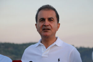 AK Partili Ömer Çelik: 'Yanan alanların yapılaşmaya açılacağı yalan'