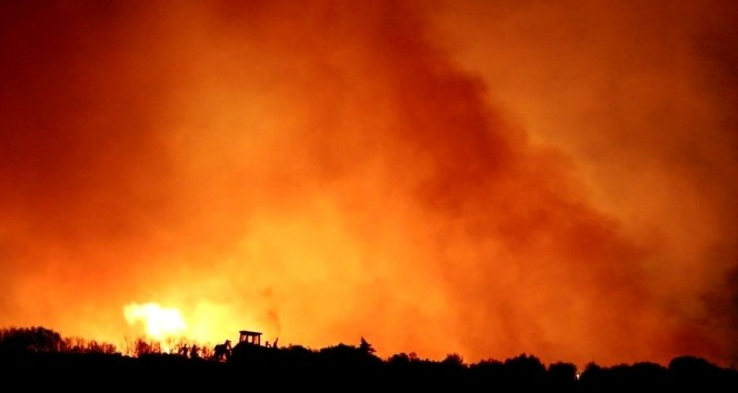 Alaşehir Belediyesi ekipleri Buldan yangınına koştu