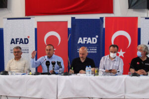 Bakan Çavuşoğlu: 'Yangını yarın tamamen kontrol altına almayı hedefliyoruz'