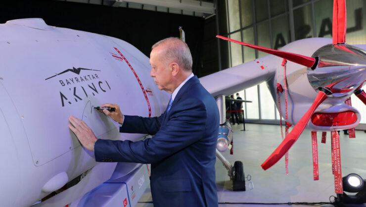 Cumhurbaşkanı Erdoğan Akıncı TİHA’ya ilk imzayı attı