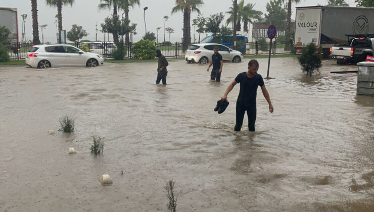 Ordu’da sel: Karadeniz Sahil Yolu ulaşıma kapandı, iş yerlerini su bastı