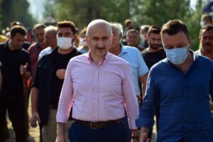 Ulaştırma Bakanı Karaismailoğlu: 'En kısa sürede afetin izlerini ortadan kaldıracağız'