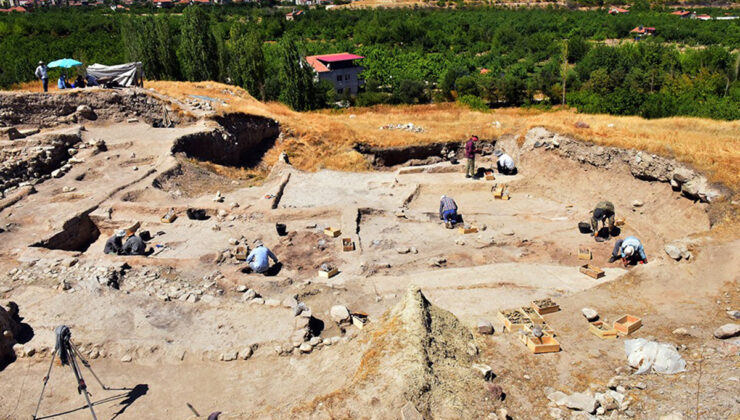 Arslantepe Höyüğü’nde 24 mezar ile 6 ev kalıntısı bulundu