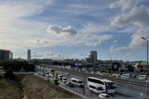 İstanbul'da okulun ilk günü trafik yoğunluğu yüzde 58 seviyelerine yükseldi
