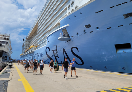 Bodrum, tarihinin en büyük yolcu gemisini karşıladı:  Odyssey of the Seas 3693 yolcu ile Bodrum Cruise Port’a geldi