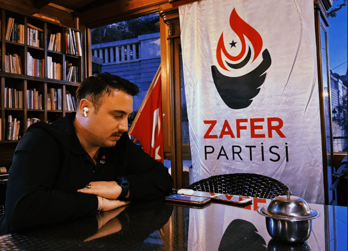 Zafer Partisi Adalar İlçe Başkanı Ünal Volkan Türkkan 3 Mayıs Türkçülük Gününü New York Times Meydanında Kutlattı!